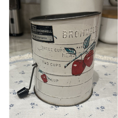 Jacob Bromwell 3-Cup Metal Flour Sifter Retro Fruit Pattern Manual Handle