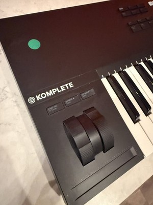 Native Instruments Komplete Kontrol S61 MK2 61-Key MIDI Keyboard Controller USB