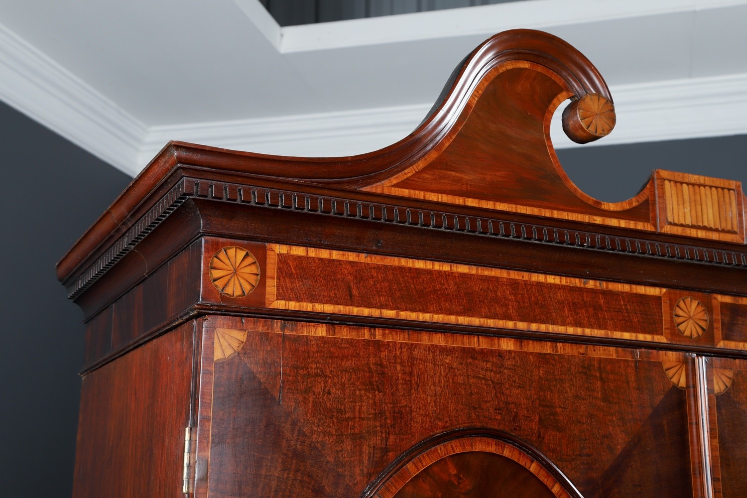 Antique English Georgian Federal Mahogany Linen Press Wardrobe Armoire  (c.1780)