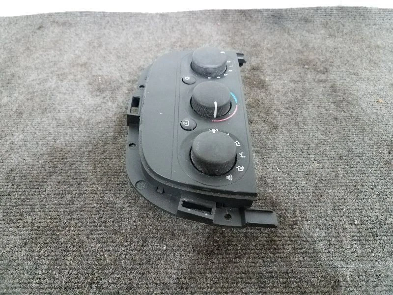 2005-09 Chevrolet Uplander Temperature Control Opt C60 PN: 25783278 - Image 4 of 4