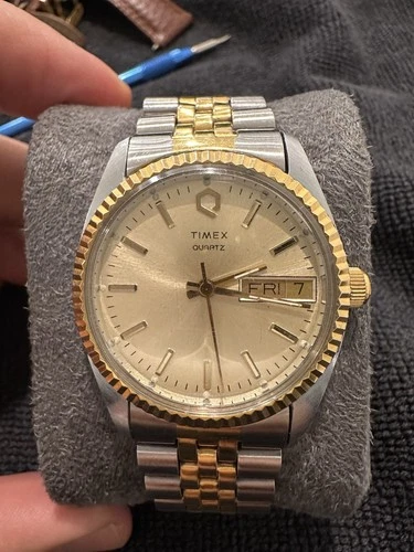 New ListingVintage Timex Quartz Day-Date Two Tone Watch Gold/Silver – Classic Style