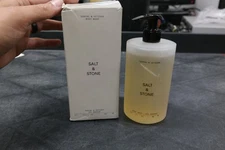 Santal And Vetiver by Salt & Stone 15.2 oz Unisex Body Wash