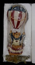 2002 Boyds Bears  Friends Bearstone 02002-71 Betsy B. Bearamerica Flag Figurine