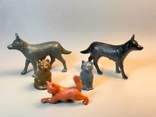 American Metal Dimestore wolves and cats, 1 Marx vinyl soft plastic cat, lot W