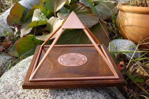 MEDIUM Copper Orgone Pyramid Healing Reiki Meditate Crystals Prosperity Energy - Afbeelding 1 van 4