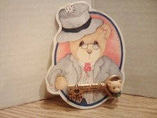 Cherished Teddies Vintage 1994 Charter Member Club Key Pin CRT-065. NEW