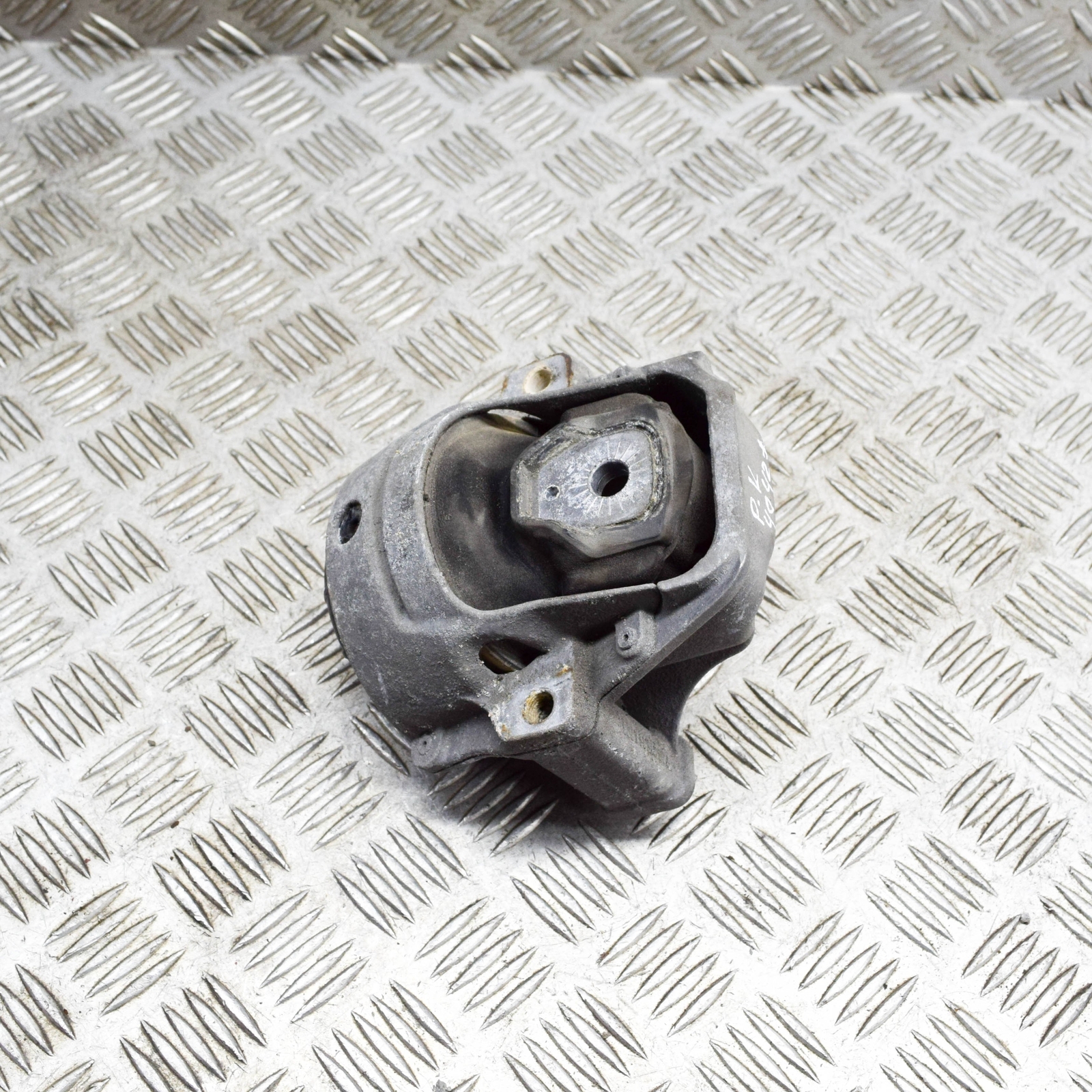 AUDI A4 Avant B8 Left Side Engine Mount 8R0199381 1.8 Petrol 125kw 2013
