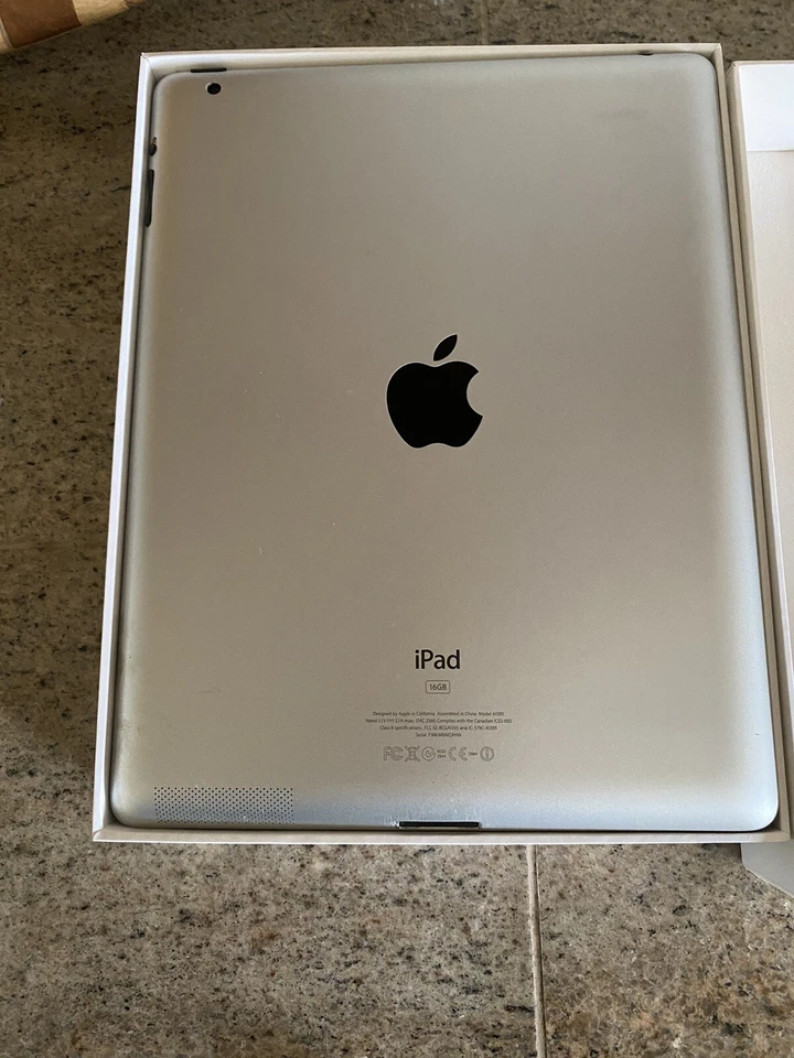 Apple iPad 2 16GB, Wi-Fi, 9.7in - Excellent Condition - Model A1395 - Image 3 of 4