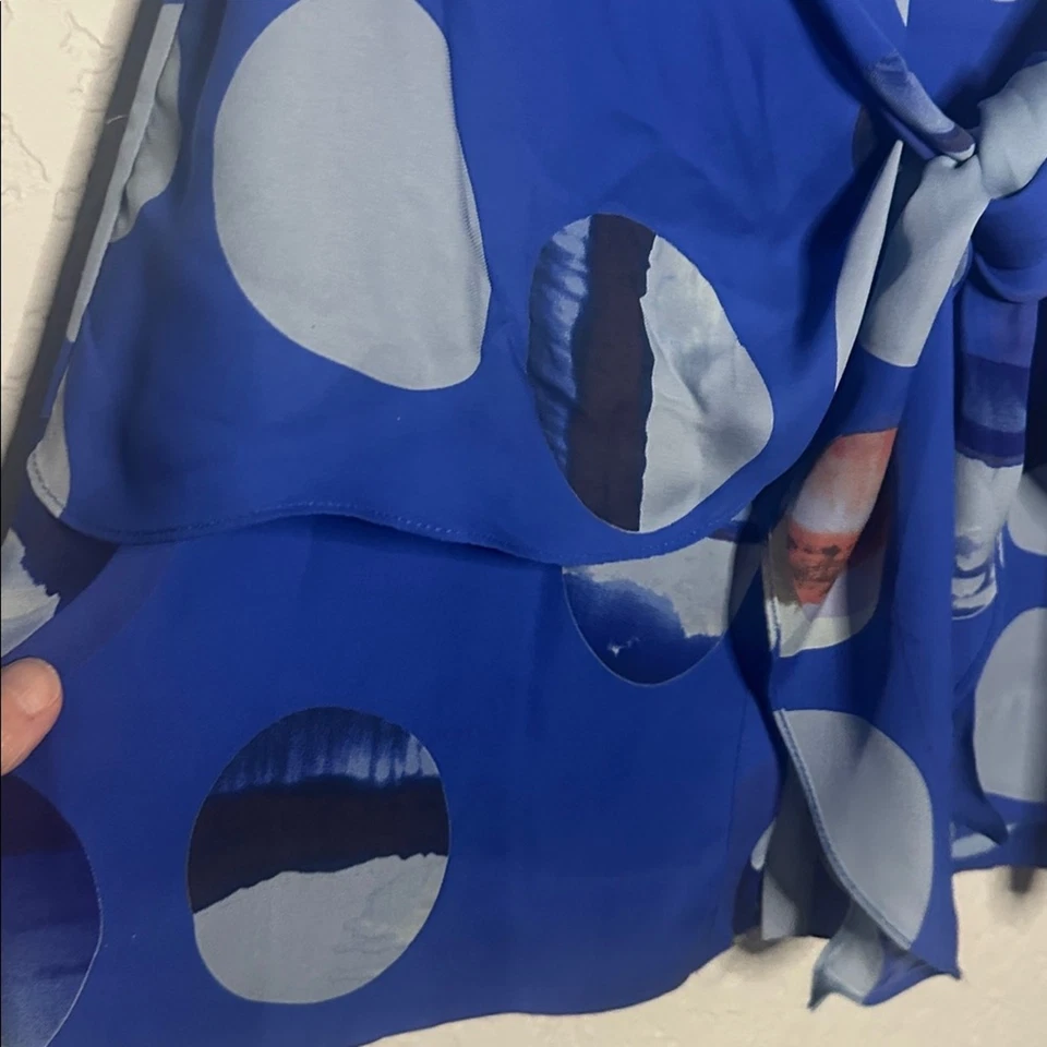 Vestido de seda Anthropologie Leifsdottir círculo horizonte azul mini corbata envolvente con botones Foto 4 de 4