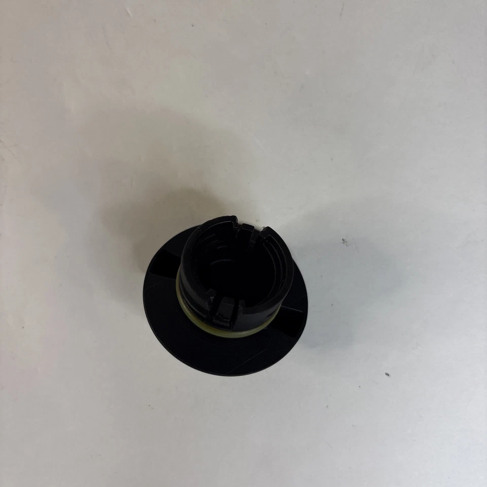  Крышка маслозаливной горловины двигателя Ford Focus 2.0 от оригинального производителя  - Изображение 2 из 2