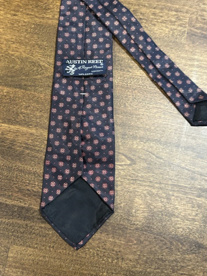 Austin Reed 100% Silk Tie Necktie Navy w/Purple Polka Dots 3.5"x58" - Image 2 of 3