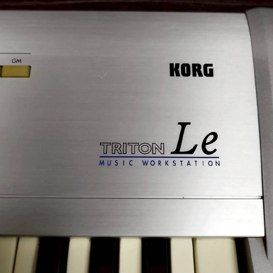 KORG TRITON Le 61 key Synthesizer - Image 3 of 4