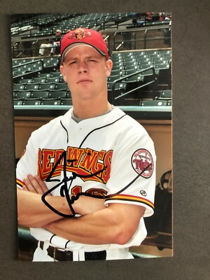 Minnesota Twins JUSTIN MORNEAU autographed 3.5