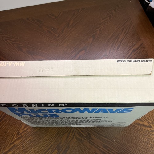 1984 Corning Microwave Plus 10” Covered Browning Skillet! SEALED NEW IN BOX! - Picture 6 of 9