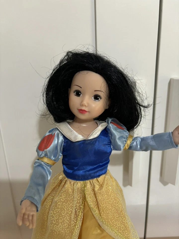 DISNEY BIANCANEVE SNOW WHITE ZAPF CREATION BAMBOLA SNODATA POSABLE DOLL - Imagen 2 de 4