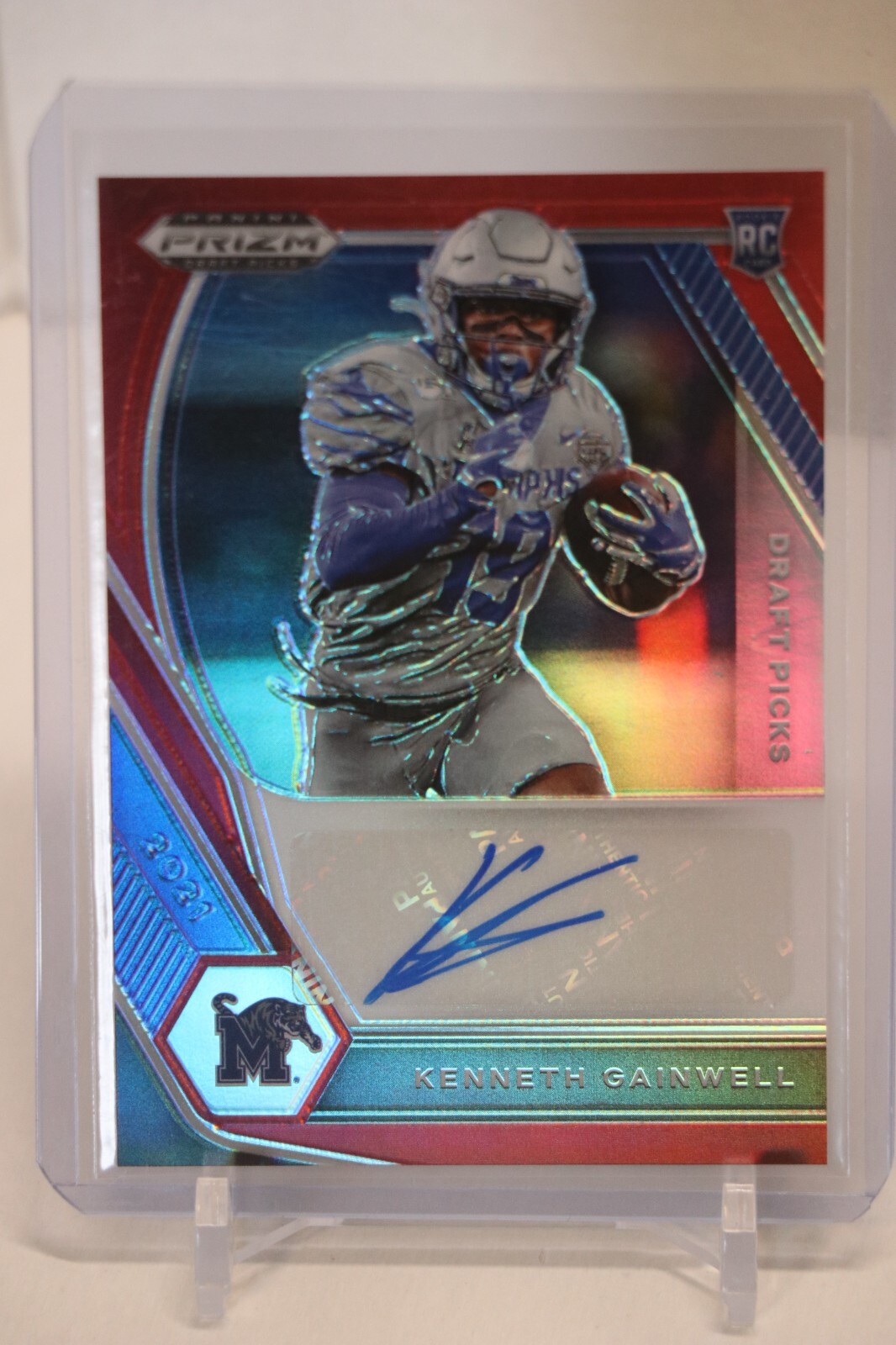 2021 Panini Prizm Draft Picks Autograph Red #DPA-KGA Kenneth Gainwell 149/199