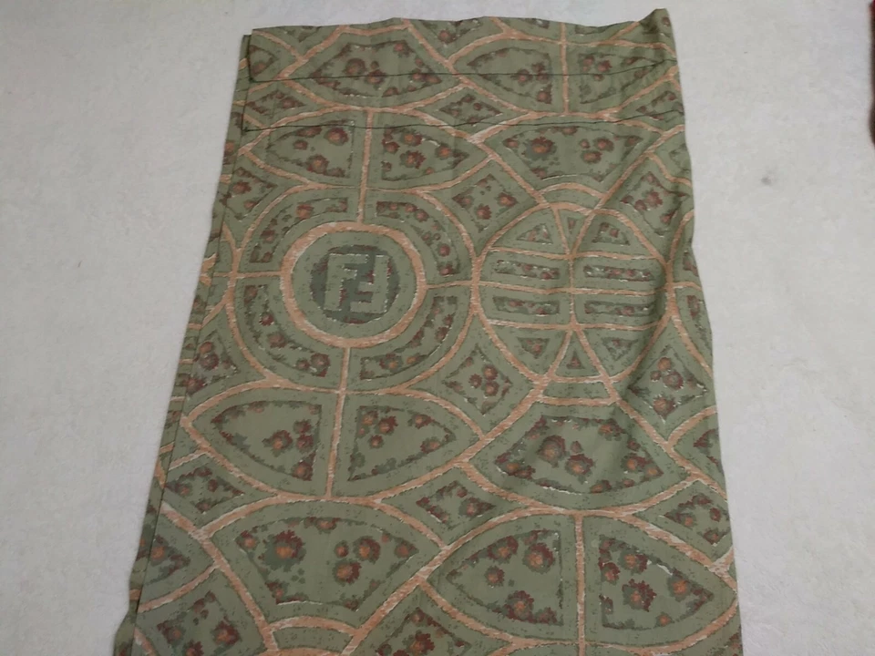 Painel de janela FENDI cama e banho 40x86 forrado vintage verde oliva cáqui (único) - Imagem 2 de 4