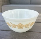 Pyrex #402 1-1/2 Quart Mixing Nesting Bowl Butterfly White Gold