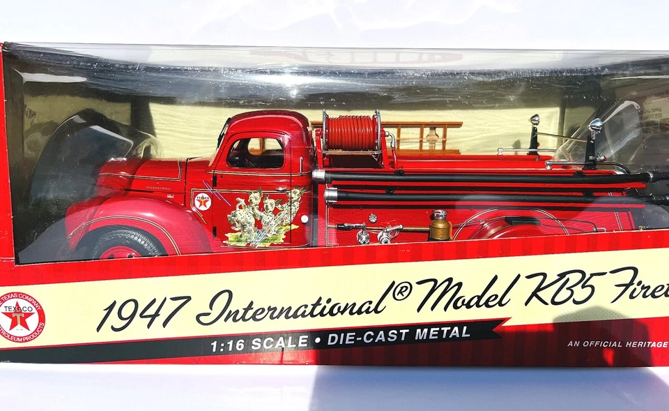 ERTL DCP 1947 INTERNATIONAL MODEL KB5 FIRETRUCK 1:16 SCALE TEXACO - Image 2 of 2