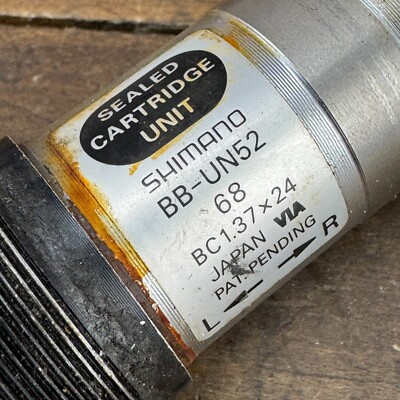 Pièces de vélo vintage rétro Shimano neuves dans leur boîte NOS BB-UN10