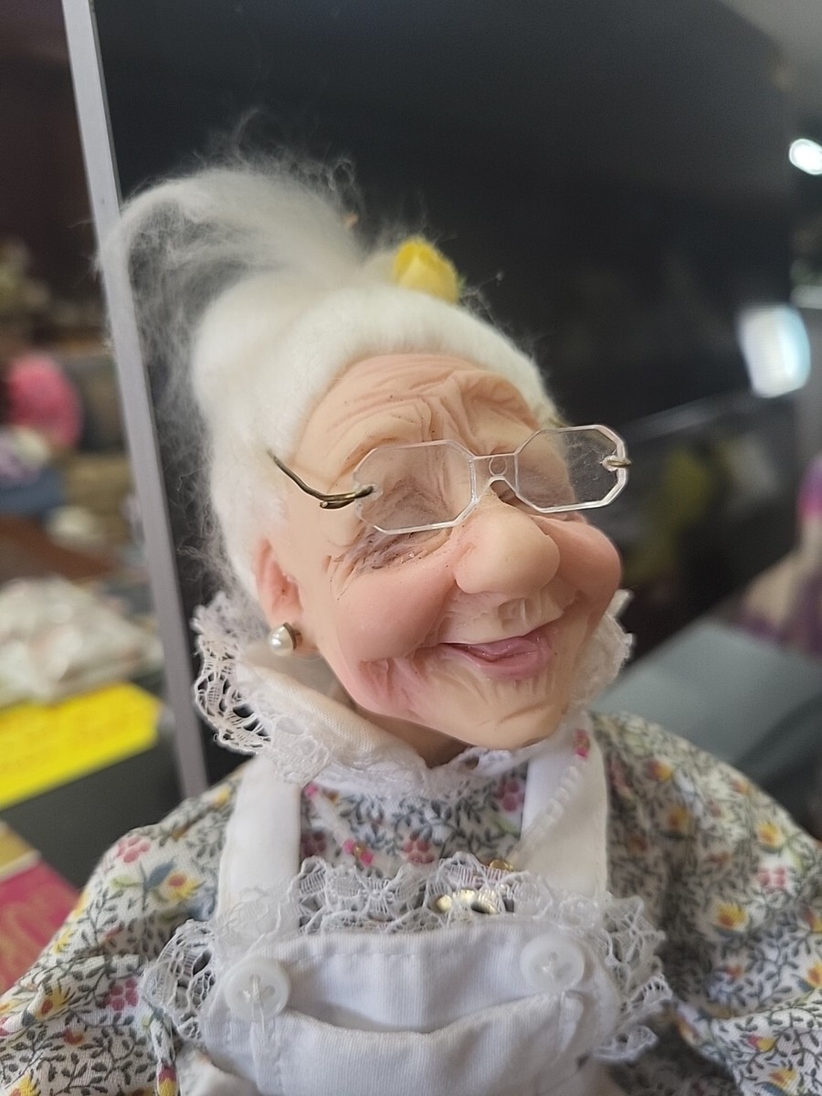 JKC Jacqueline Kent Collection '04 Grandmother,Granny,Grandma Doll