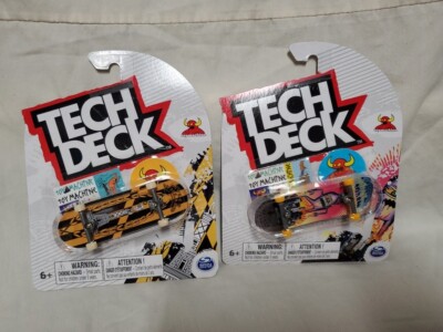 TECH DECK ''TOY MACHINE SERIES'' LOT OF 2 FINGERBOARD - YELLOW/BLACK & CITY SKYLIN