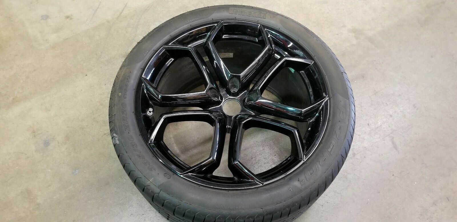 LAMBORGHINI AVENTADOR LP700 REAR WHEEL RIM TIRE OEM 470601017P 470601017 