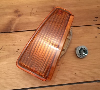 LADA SAMARA RIGHT DRIVERS SIDE AMBER INDICATOR LIGHT LAMP & BULB HOLDER