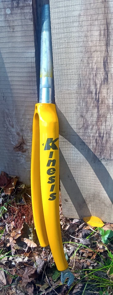 Kinesis Carbon Fiber Fork Yellow 1" Threaded 9mm-100mm axle 24" or 25" tire size - Image 4 of 4