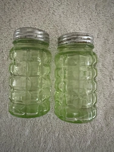 Uranium Green Depression Glass Salt & Pepper Shakers / MINT / Original Lids