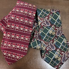 Geoffrey Beene Lot Of Two Men  s Silk Ties 58  