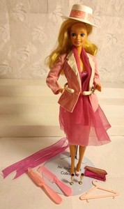 ヴィンテージ　バービ人形Day-to-Night映画プレミアム　レッドカーペット Amazon.com: Barbie Day to Night Fashion Doll : Toys & Games
