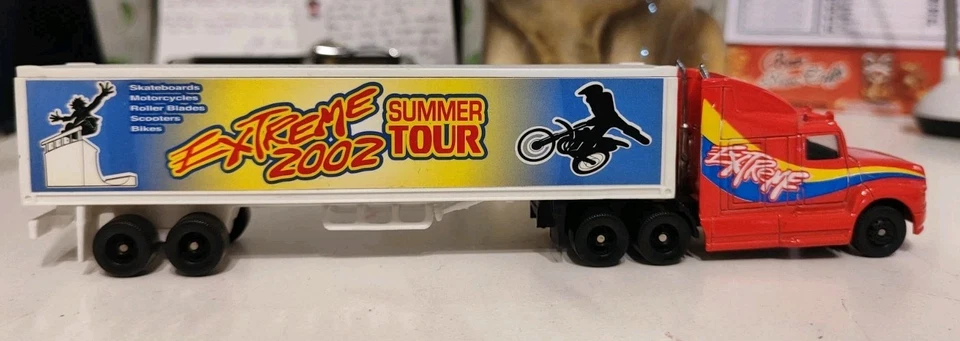 Autotreno semi rimorchio "Extreme Summer Tour 2002" scala 1.87 marca MAISTO - Immagine 2 di 4