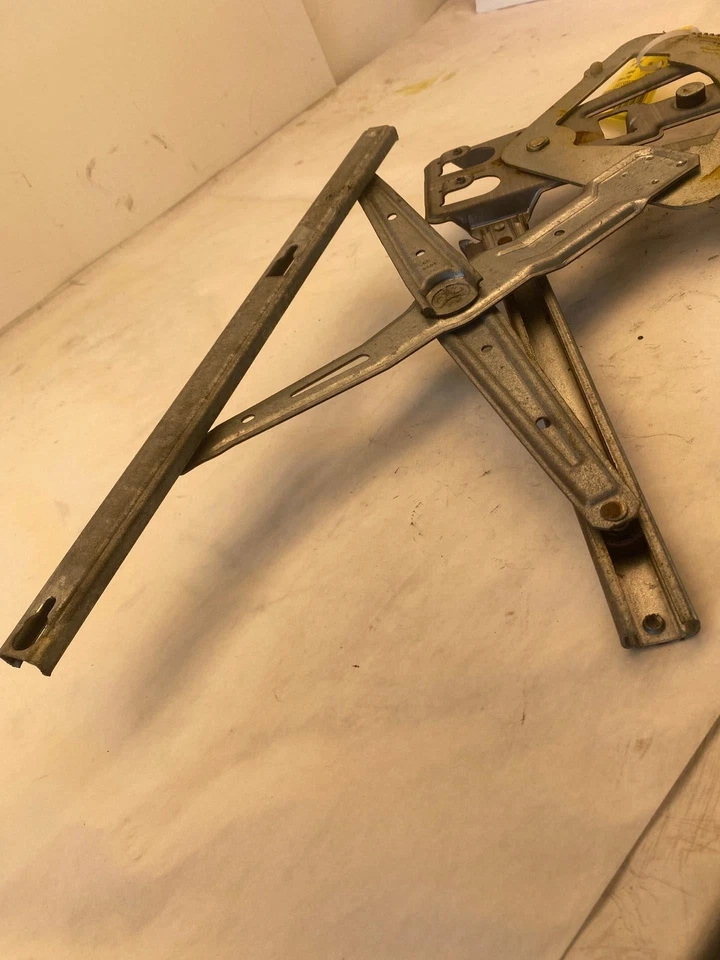 CHRYSLER CIRRUS 1995-1996 ventana delantera regulador eléctrico lado derecho del pasajero Foto 2 de 4