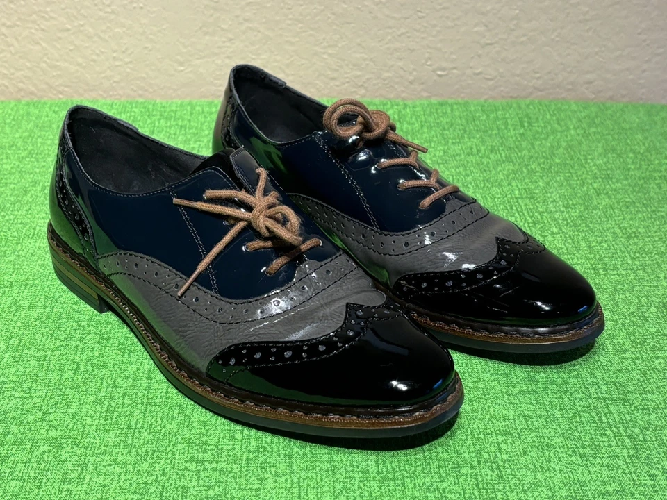 Zapatos de vestir Reiker de charol de tres tonos para dama con punta de ala talla 40 EU Foto 2 de 4