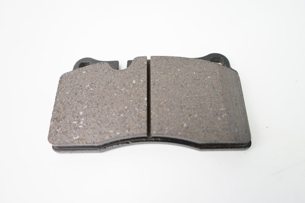 Aston Martin Db9 V8 Vantage front brake pads + 2 wear sensors TopEuro 815