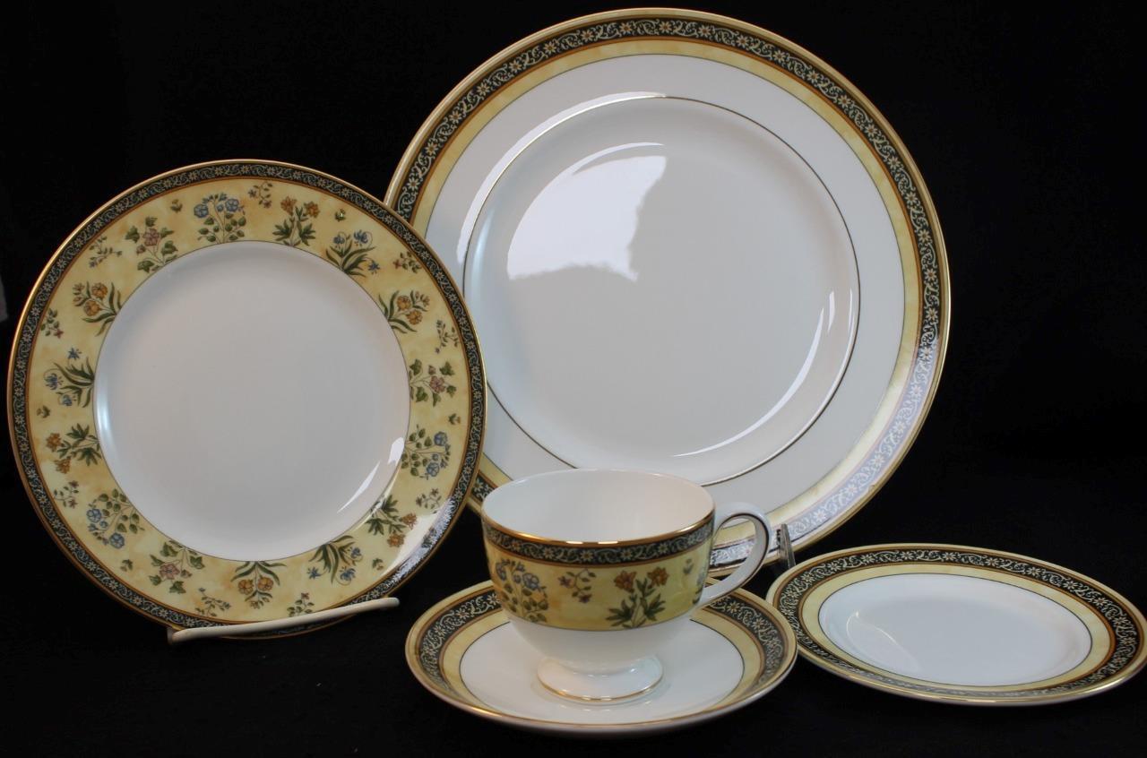 Wedgwood INDIA 5-Piece Place Setting Bone China GREAT CONDITION