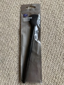 boots blusher brush