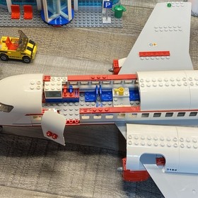 LEGO CITY - 3182 Airport w/ Box - No Manual - Missing 2 Stickers Complete Set
