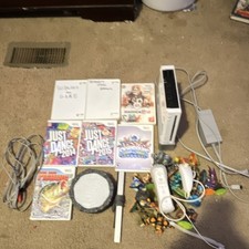 Nintendo Wii White Console Bundle with Games  Accessories