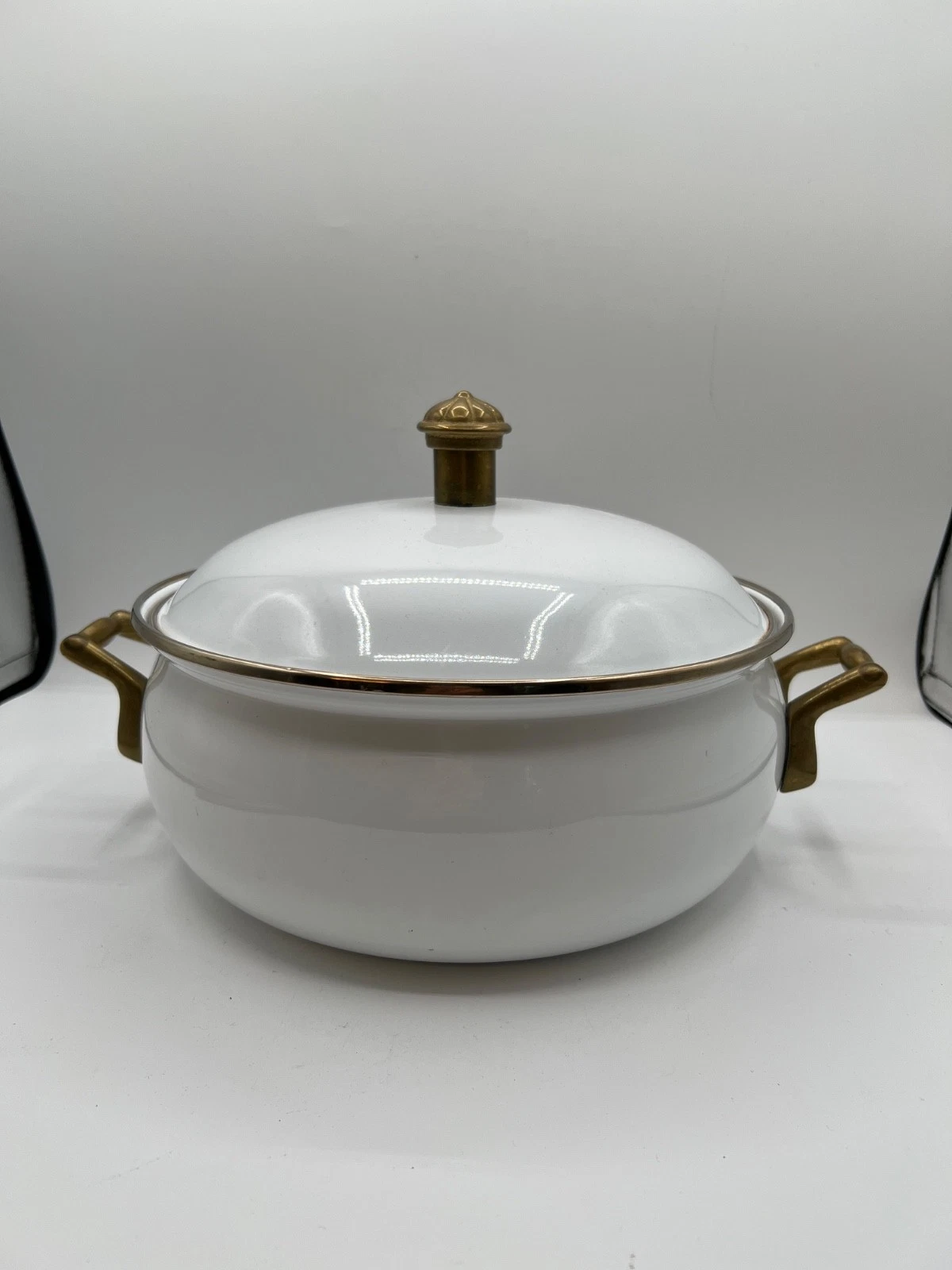 Vtg Bon Chef White enamel 4 quart dutch oven brass handles
Opens in a new window or tab