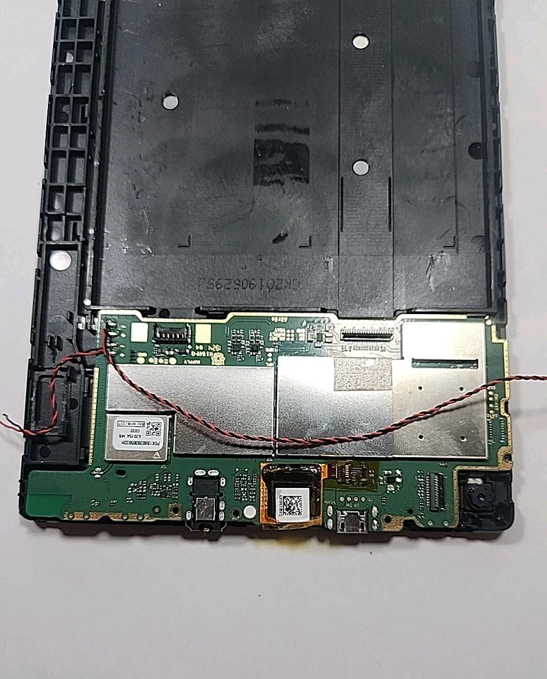 Amazon Kindle Fire 8 HD L5S83A Tablet 8th Gen 16GB Tablet FOR PARTS - Image 3 of 4