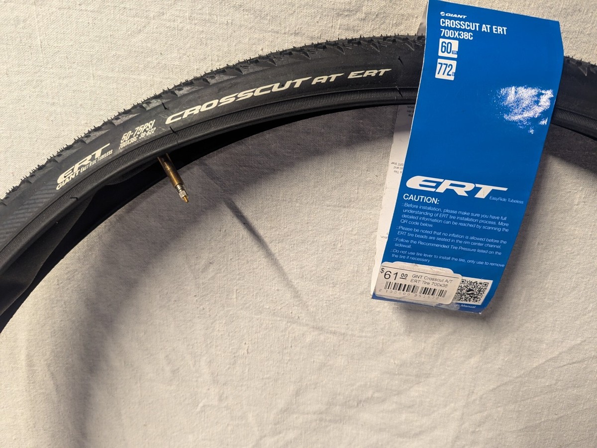 Giant Crosscut at ert 700x38c Bicycle TIRE EASY RIDE TUBELESS - Main Image