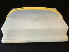 Tupperware Vintage Rectangle Cake Carrier/Keeper Collectible Kitchenware Gold