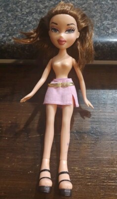 Brown hair Bratz Doll 2001 Vintage 591986