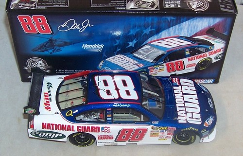 1:24 2008 ACTION #88 NATIONAL GUARD AMP ENERGY DALE EARNHARDT JR IMPALA SS QVC - Picture 2 of 7