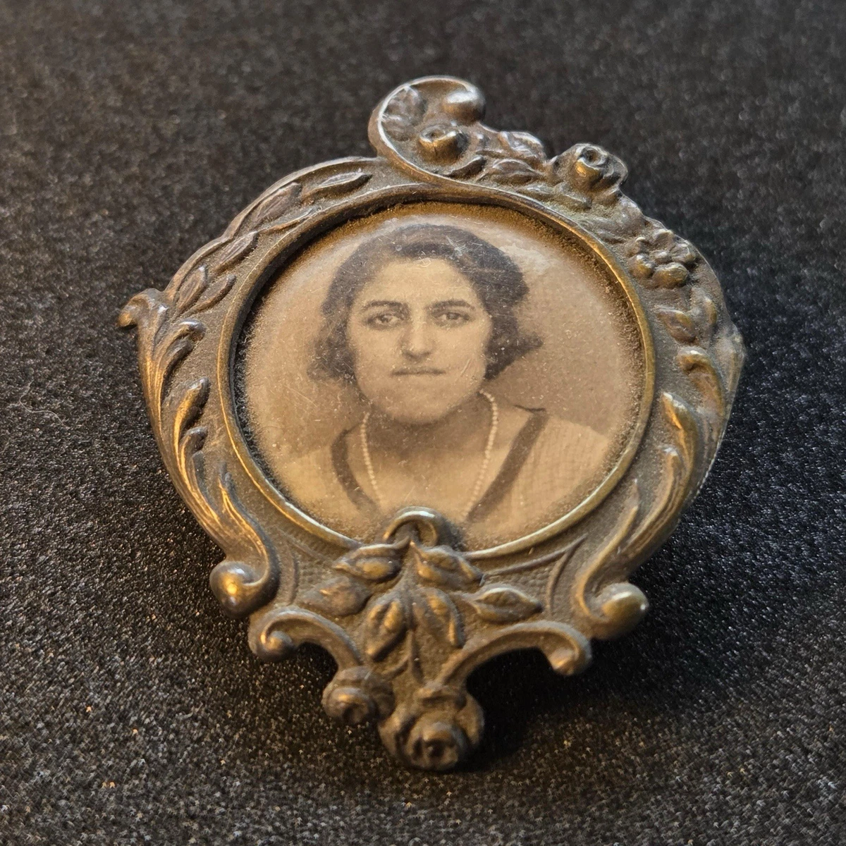 Broche Ancienne Porte-photo – Métal Noir – 1910-1920 – Diamètre 3 Cm – Très Bon état