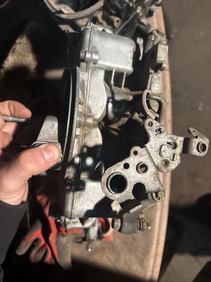 CARBURADOR OBTURADOR DE VACÍO HOLLEY 650 CFM DOBLE BOMBA DIÁMETRO EXTENDIDO 6497 USADO Foto 4 de 4