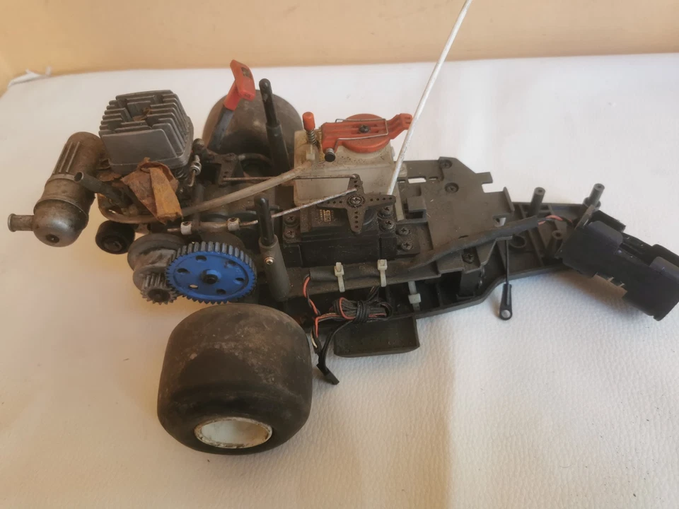 rc parte di modello con motore e chassis a scoppio Kiosho GT - Immagine 4 di 4