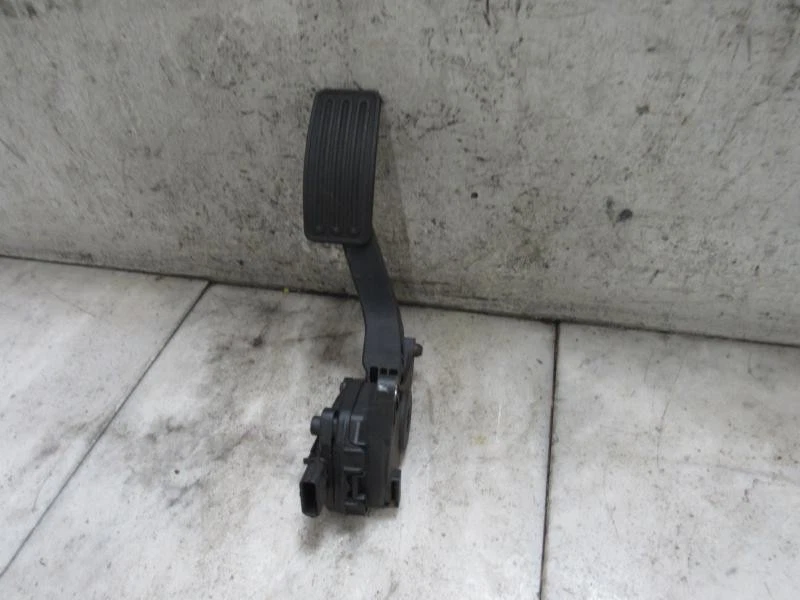 2013 NISSAN ALTIMA GAS PEDAL - Image 3 of 4